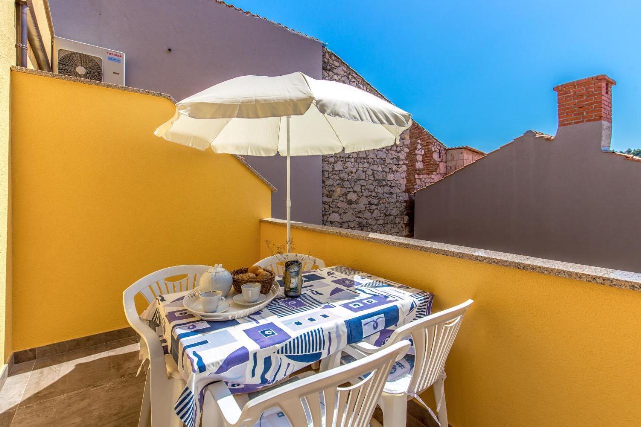 Apartamento Tin 2 Vrbnik Exterior foto
